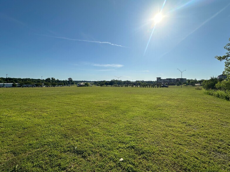 More Photos Of W Side Hwy 12 E, Starkville Freestanding For Lease