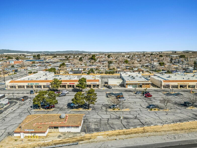 More Photos Of 2107-2127 E Palmdale Blvd, Palmdale Unknown For Lease