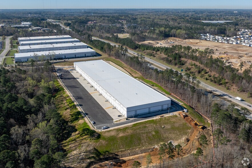 More Photos Of 560 Hinton Oaks Blvd, Knightdale Warehouse For Lease