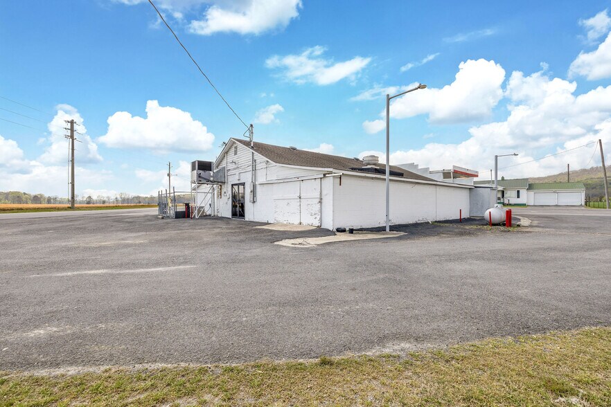 More Photos Of 839 New Hope Cedar Point Rd, New Hope Specialty For Sale