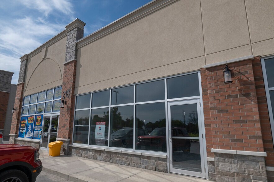 More Photos Of 218 Main St, Loyalist General Retail For Lease