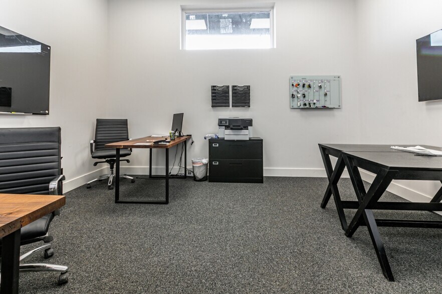 More Photos Of 5680 Browns Canyon Rd, Peoa Showroom For Lease