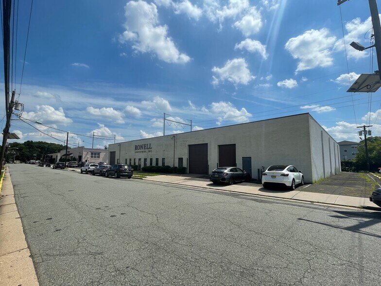 More Photos Of 300 Cox St, Roselle Industrial For Sale