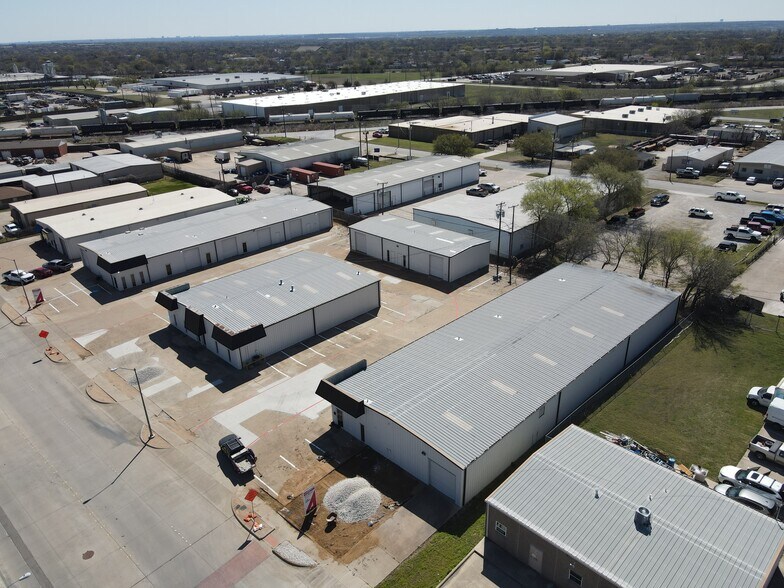 More Photos Of 4404-4412 Glenview Dr, Haltom City Warehouse For Lease