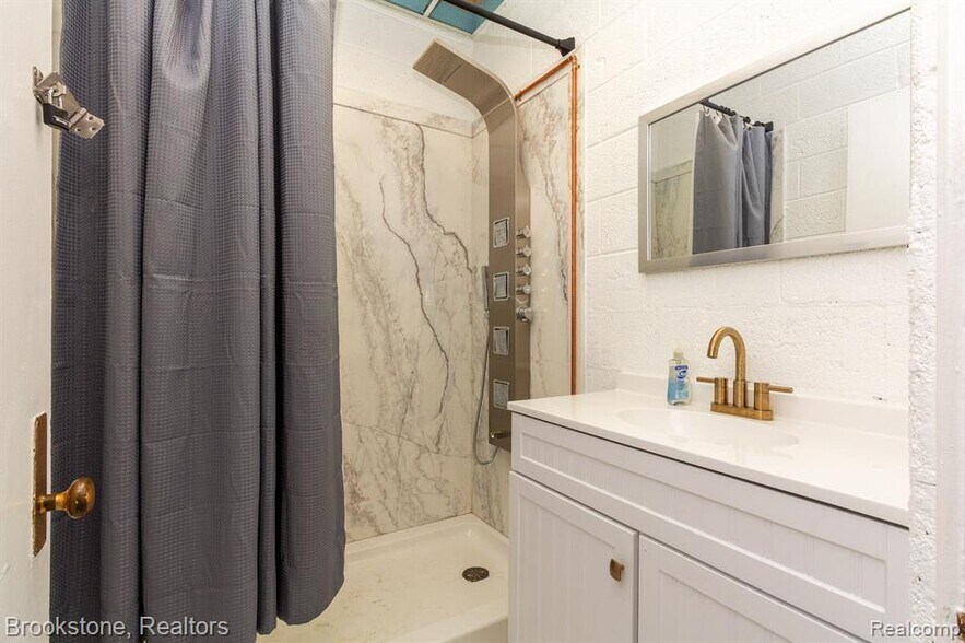 More Photos Of 22021 Memphis Ave, Warren Lodge Meeting Hall For Sale