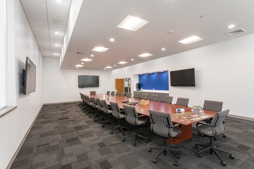 More Photos Of 2215 Southwest Pky, Wichita Falls Office For Lease