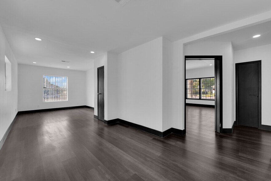 More Photos Of 530 S 7th St, Las Vegas Office Residential For Lease