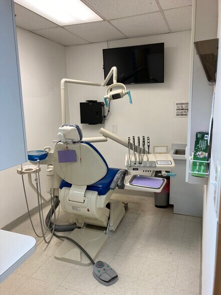 More Photos Of 19703-19773 N Frederick Rd, Germantown Storefront For Lease