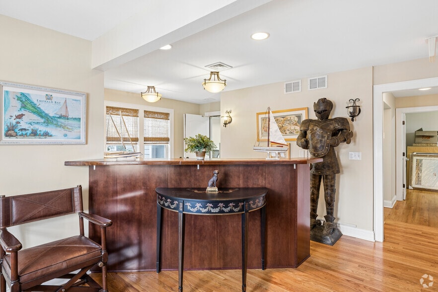 More Photos Of 704 Howe St, Point Pleasant Office For Sale