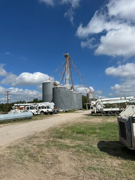 More Photos Of 10195 FM 2676, Rio Medina Industrial For Lease