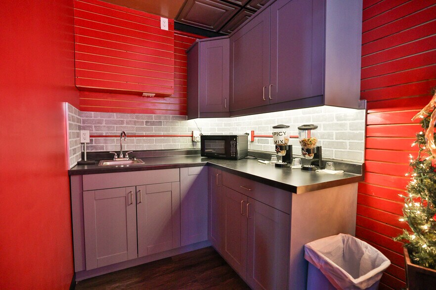 More Photos Of 1103 E Acton Ave, Wood River General Retail For Sale