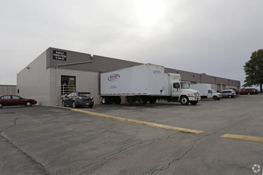 More Photos Of 11610-11634 W 90th St, Overland Park Warehouse For Lease