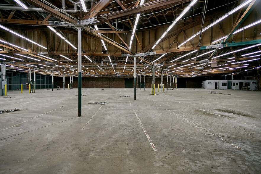 More Photos Of 5300 Harbor St, Commerce Warehouse For Lease