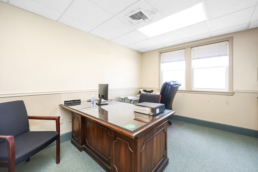 More Photos Of 44 Morris St, Webster Flex For Sale