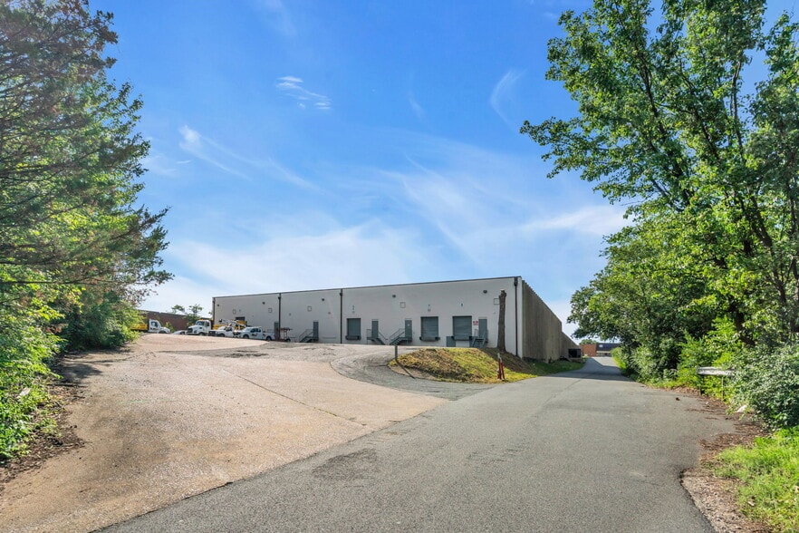 More Photos Of 5731 General Washington Dr, Alexandria Distribution For Sale