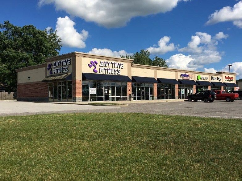 More Photos Of 3618-3636 S Chandler Dr, Muncie Storefront For Sale
