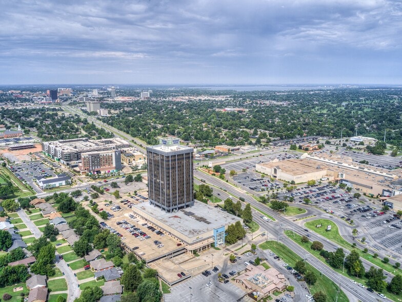 More Photos Of 1900 NW Expressway, Oklahoma City Office For Lease