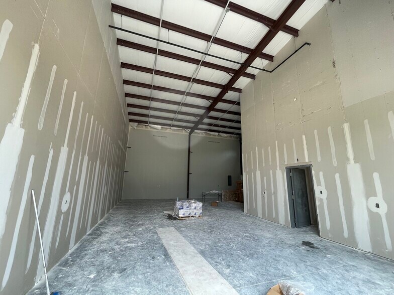 More Photos Of 32223 Tamina Rt, Magnolia Flex For Lease