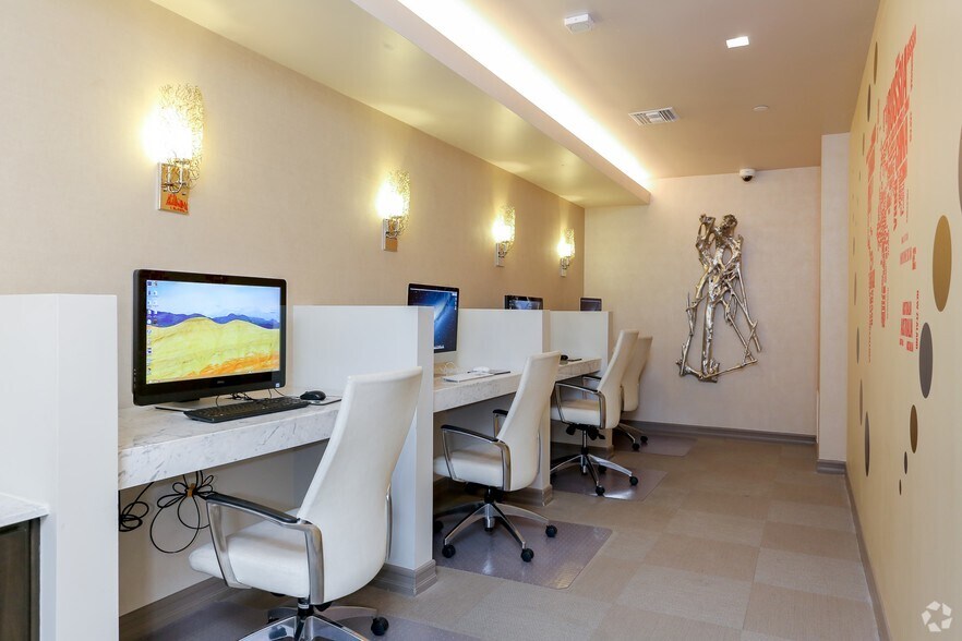 More Photos Of 9400 Corbin Ave, Northridge Apartments For Lease