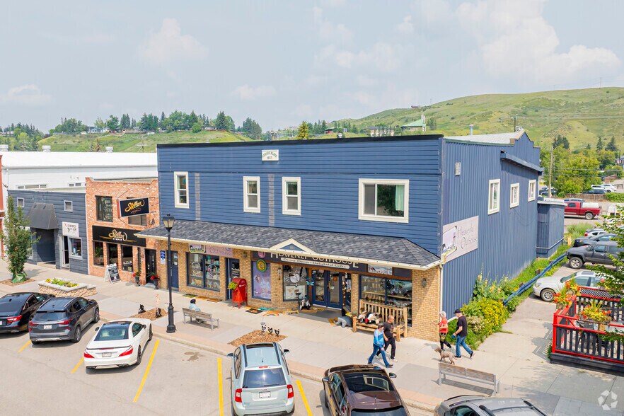 Primary Photo Of 312 1st St W, Cochrane Storefront Retail Residential For Lease