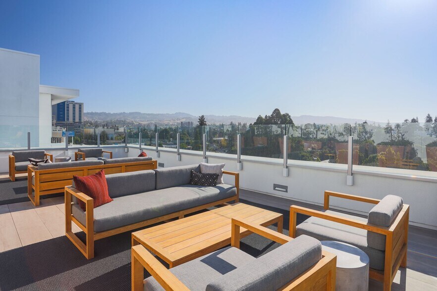 More Photos Of 3093 Broadway, Oakland Apartments For Lease