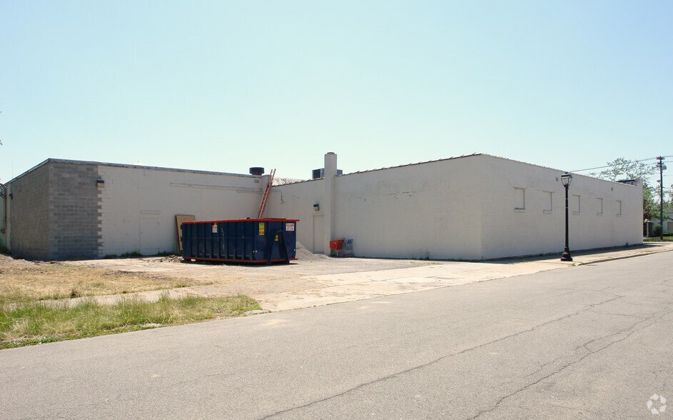 More Photos Of 2453 Elmwood Ave, Kenmore Drugstore For Lease