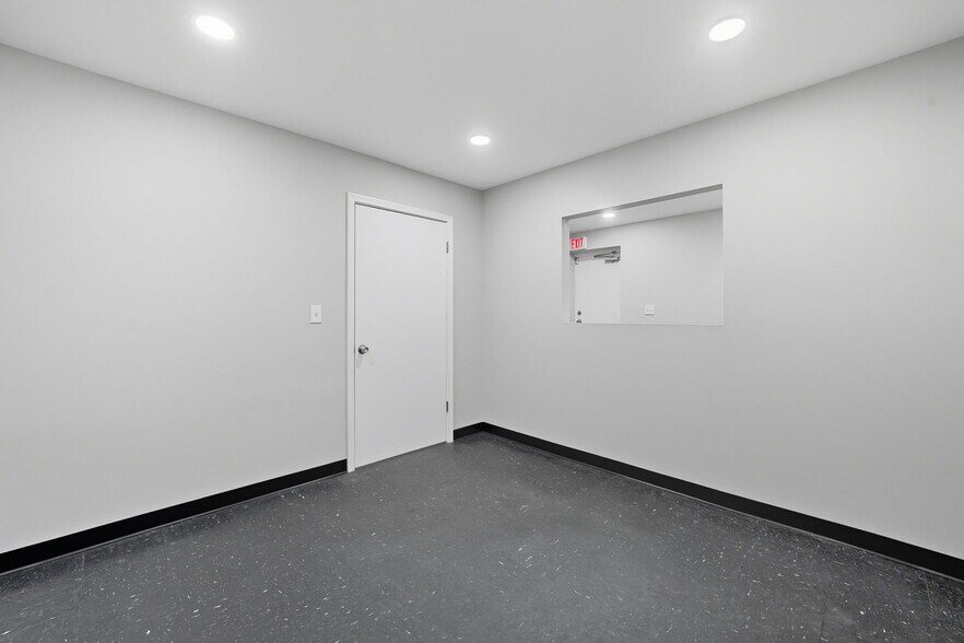 More Photos Of 2025 Marshall Huff Rd, Dallas Warehouse For Sale