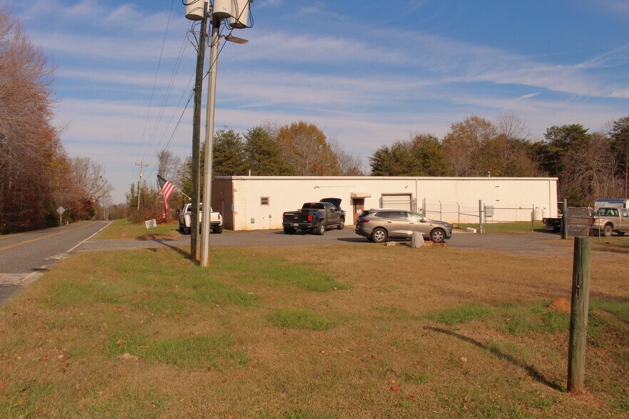 More Photos Of 994 Rhyne Rd, Clover Light Manufacturing For Sale