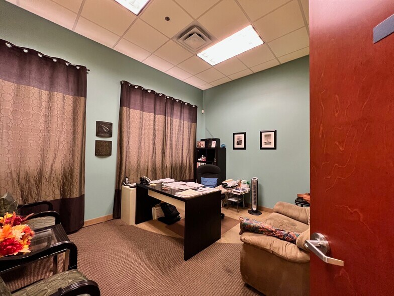 More Photos Of 9515 W Camelback Rd, Phoenix Office For Sale