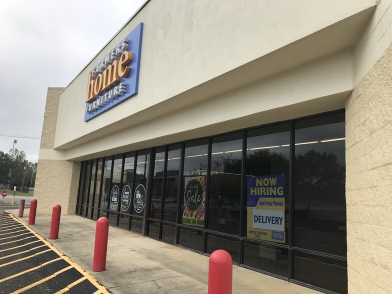More Photos Of 2041 Douglas Ave, Brewton Supermarket For Lease