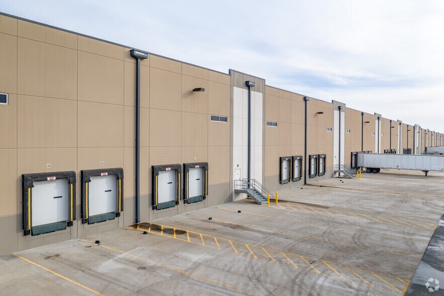 More Photos Of 30500 W 183rd St, Gardner Unknown For Lease