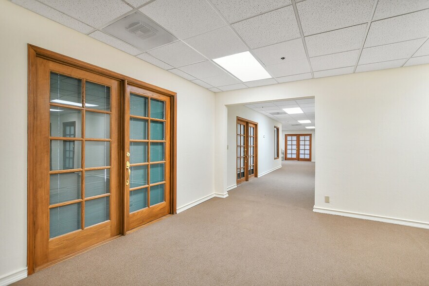 More Photos Of 234 Oak St, Brentwood Restaurant For Sale