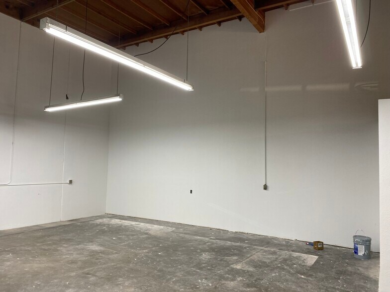 More Photos Of 2395 Monument Blvd, Concord Showroom For Sale