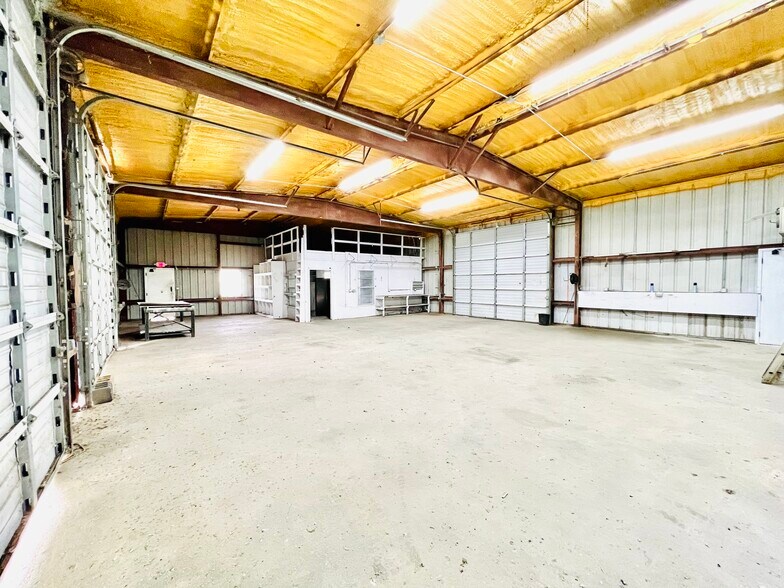More Photos Of 4512 S Highway 35, Alvin Light Manufacturing For Lease