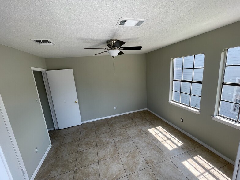 More Photos Of 382 S Interstate 35, New Braunfels Storefront Retail Office For Lease