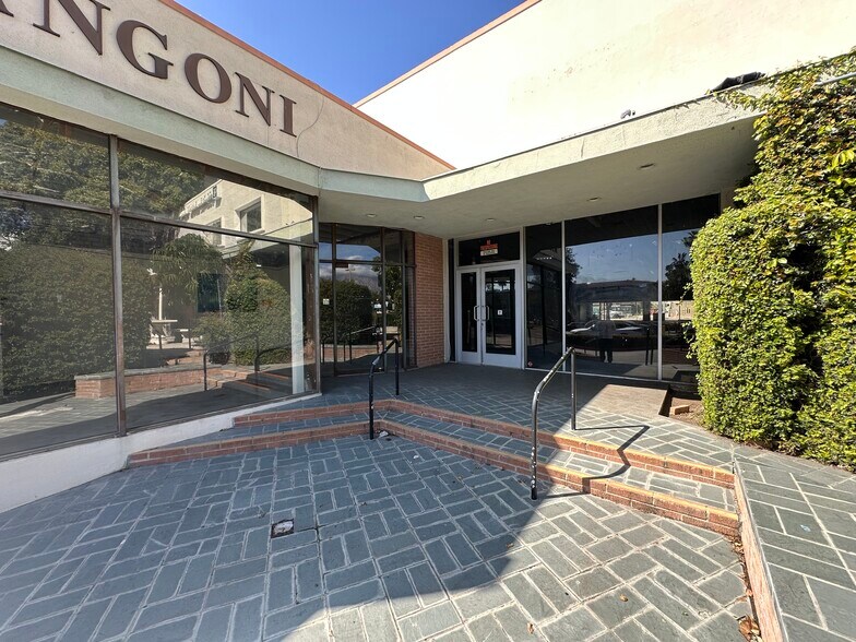 More Photos Of 396-400 S Lake Ave, Pasadena Storefront For Lease