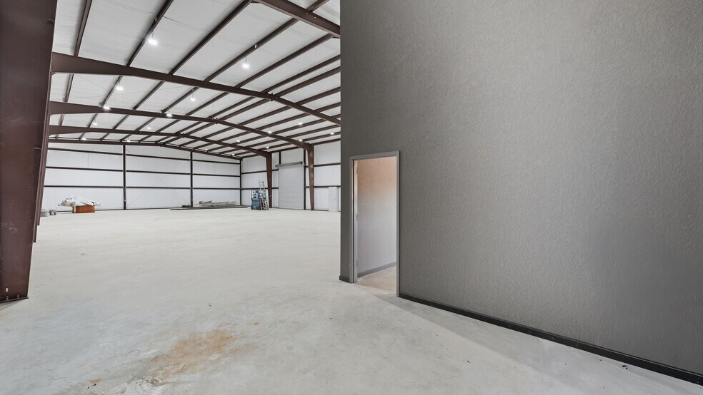 More Photos Of 5345 US 87, Stockdale Warehouse For Sale