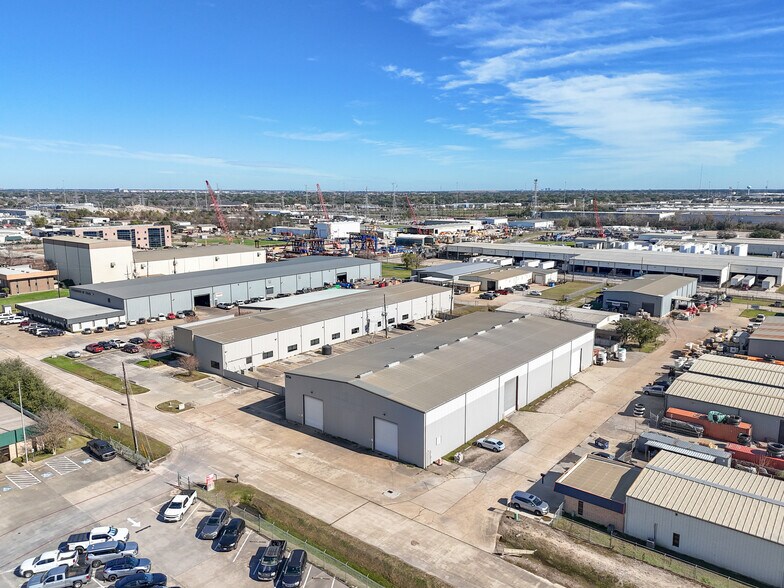 More Photos Of 6754-6758 Northwinds Dr, Houston Warehouse For Lease