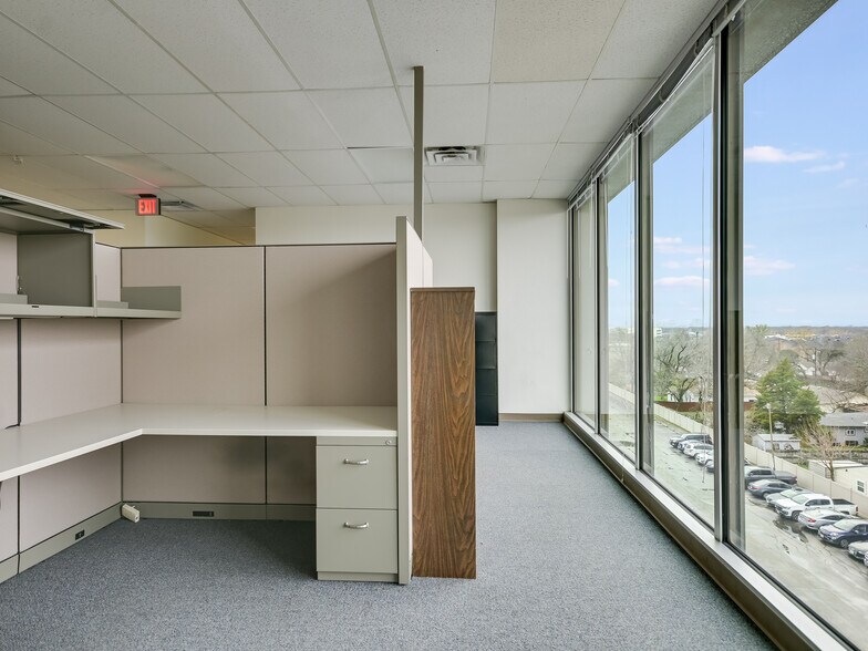 More Photos Of 1106 Clayton Ln, Austin Office For Lease