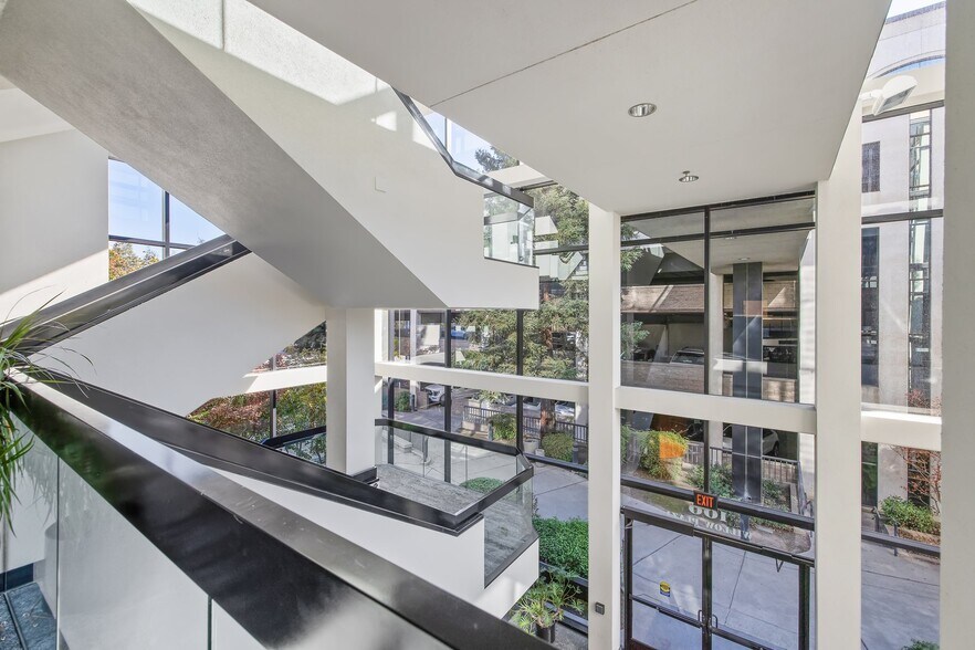 More Photos Of 100 Willow Plz, Visalia Medical For Sale