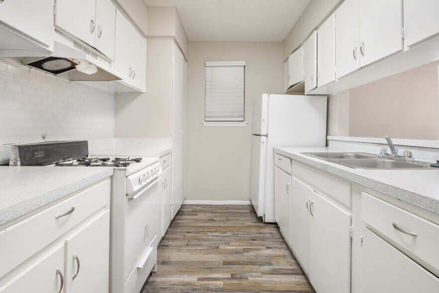 More Photos Of 3102 Hillcrest Dr, San Antonio Multifamily For Sale