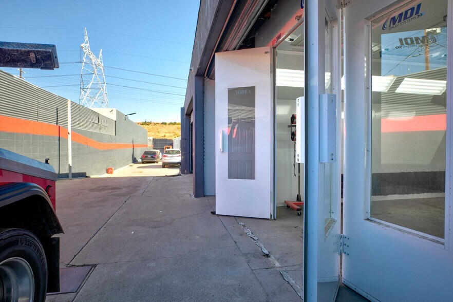 More Photos Of 11686 Sheldon St, Sun Valley Warehouse For Lease