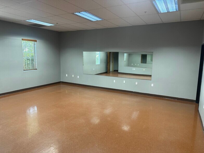 More Photos Of 953-959 E Monte Vista Ave, Turlock Office For Lease