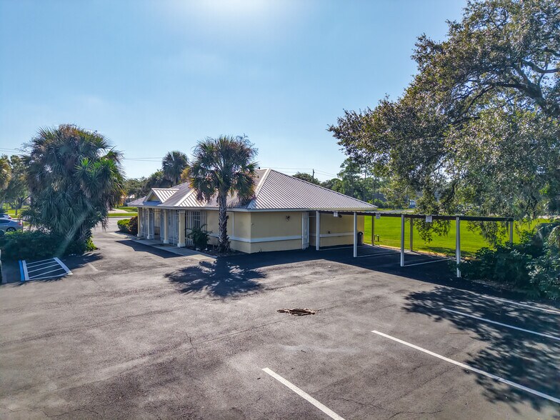 More Photos Of 45 Bryan Ave, LaBelle Medical For Sale