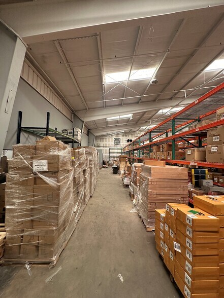 More Photos Of 7176 15th St E, Sarasota Warehouse For Lease