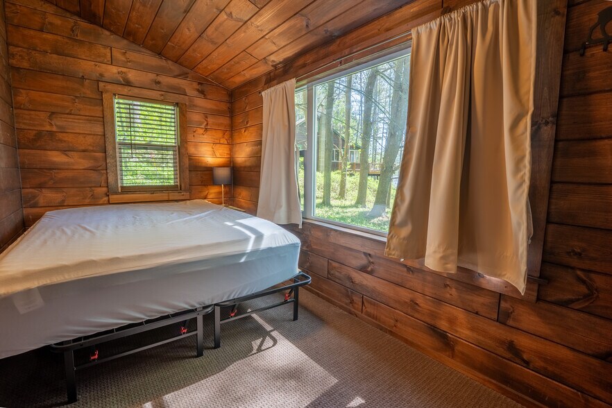 More Photos Of 224 N Shore Rd, Hadley Hotel For Sale