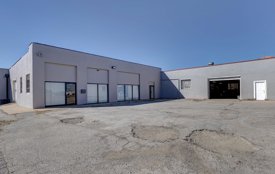 More Photos Of 6220-6226 Raytown Rd, Raytown Flex For Sale