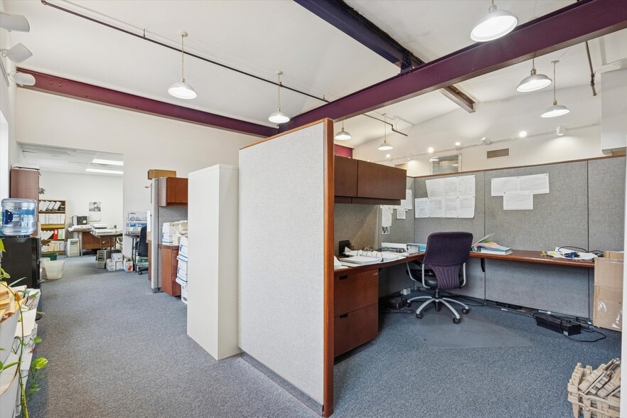 More Photos Of 422 Mill St, Bristol Office For Sale