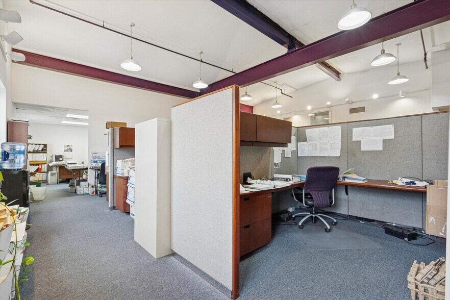 More Photos Of 422 Mill St, Bristol Office For Sale