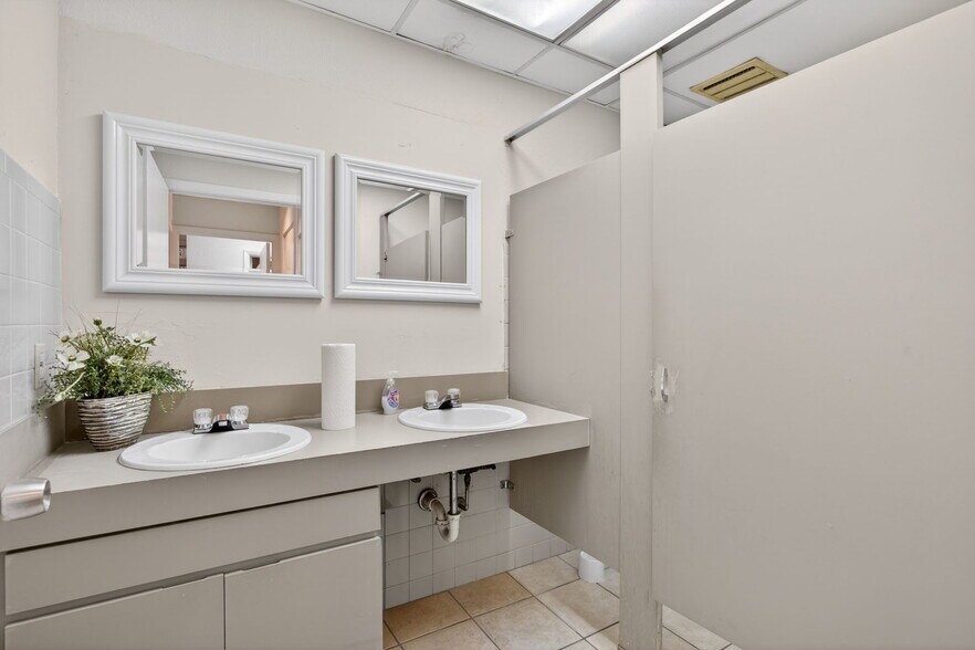 More Photos Of 513 N State Road 7, Margate Office For Lease